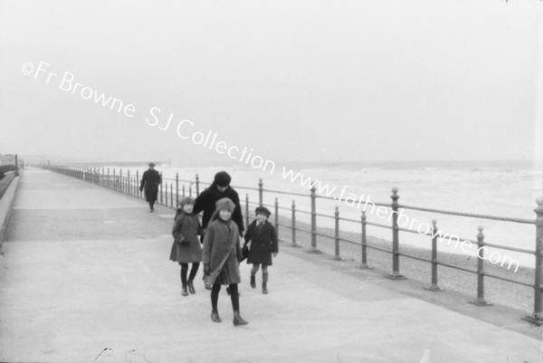 DESERTED PROMENADE